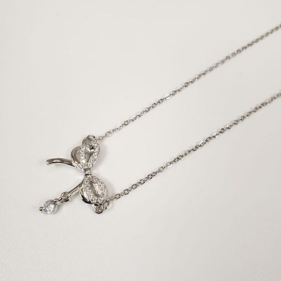 Brand New Rhinestone Diamond Style Ribbon Necklace - Picture 2 of 6